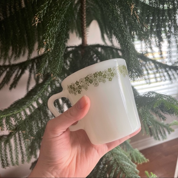 Vintage Pyrex Spring Blossom Mugs - Set of 4 - Picture 4 of 4